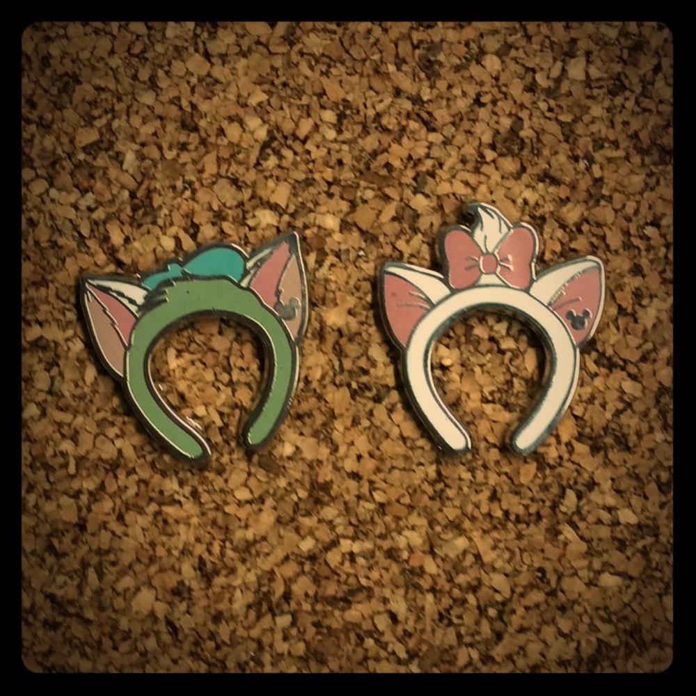 2 pin Disney Gelatoni and Marie Headband Pins